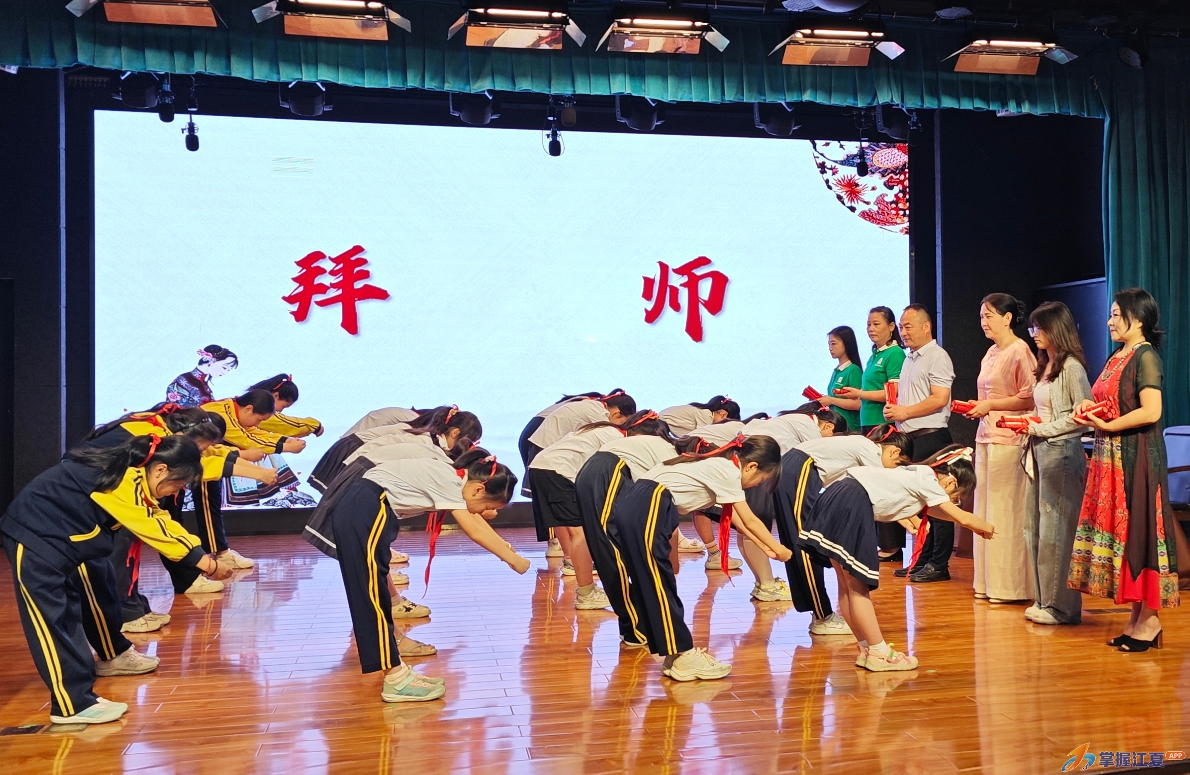 江夏区实验小学：喜迎非遗日，拜师传汉绣
