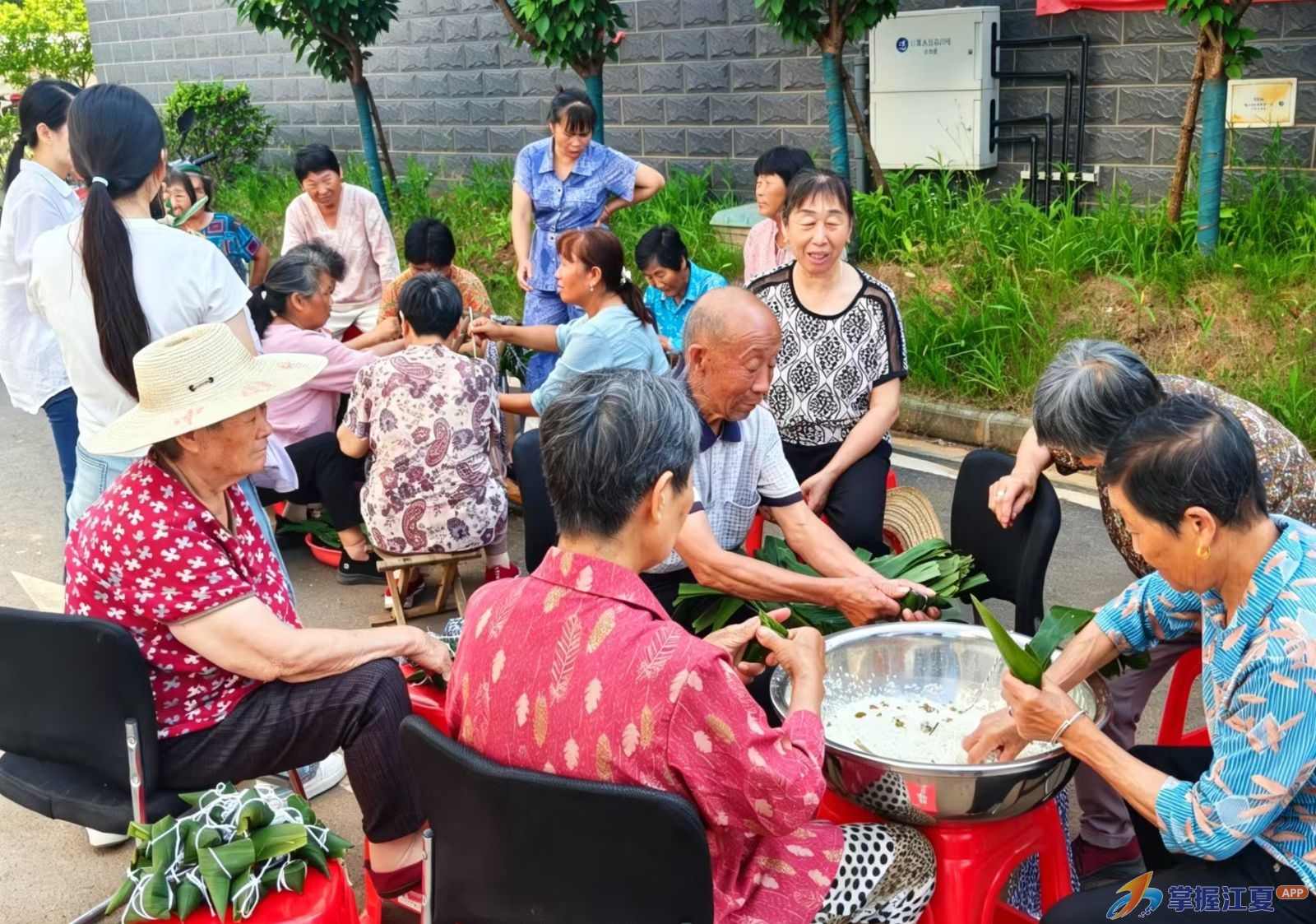 粽叶飘香话端午 共商食堂暖民心 ——法泗街道珠琳村开展端午民俗暨幸福食堂意见征集活动