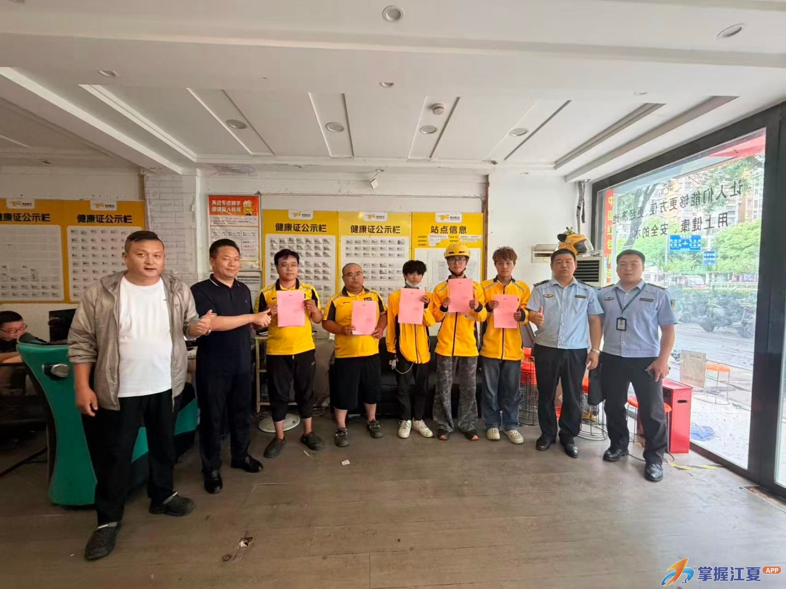 骑手化身监督员 筑牢江夏网络餐饮食品安全防线