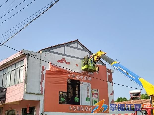山坡街重拳整治“空中隐患” 107国道沿线“颜值”“安全”双提升