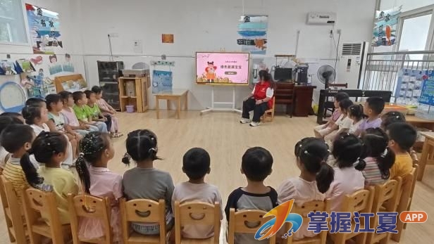 童心绘绿梦 分类启新程——长江工程职业技术学院志愿服务队走进金水社区幼儿园