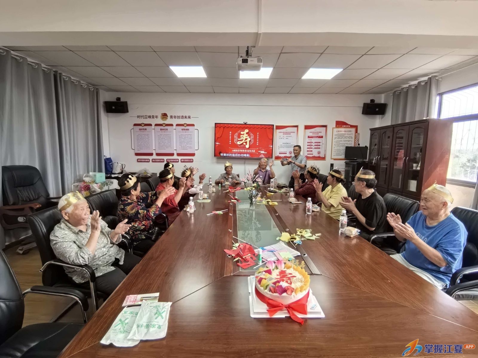 温情庆生辰 平安伴晚年——山坡社区开展第二季度长者生日会主题活动