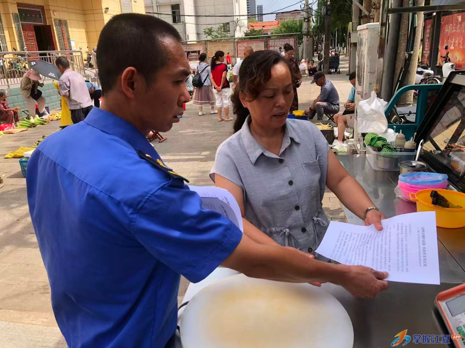 江夏区金水办事处开展文明守规入户宣传 倡导文明停车规范经营