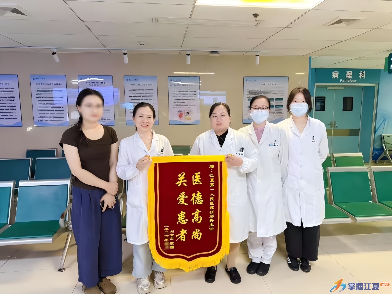 “总怕病人白跑，我就晚点下班”  接诊时间早已结束，她却把患者留住了......这一刻，晚点也是一种守护