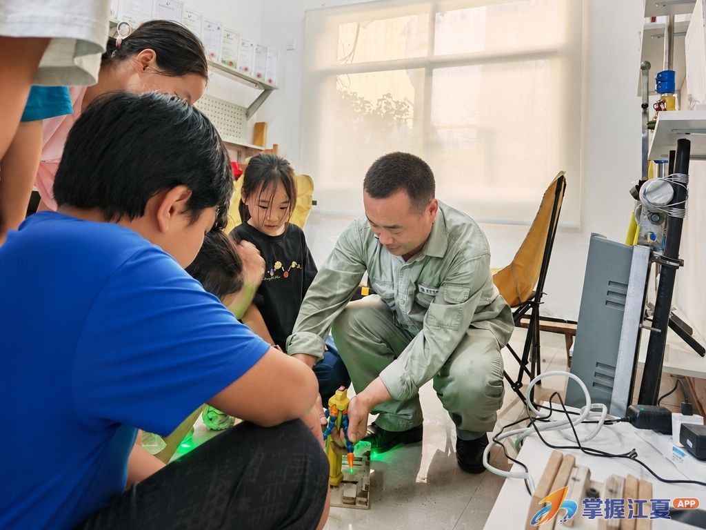 安全课堂零距离！江夏供电把暑期电力科普搬进“匠创工坊”