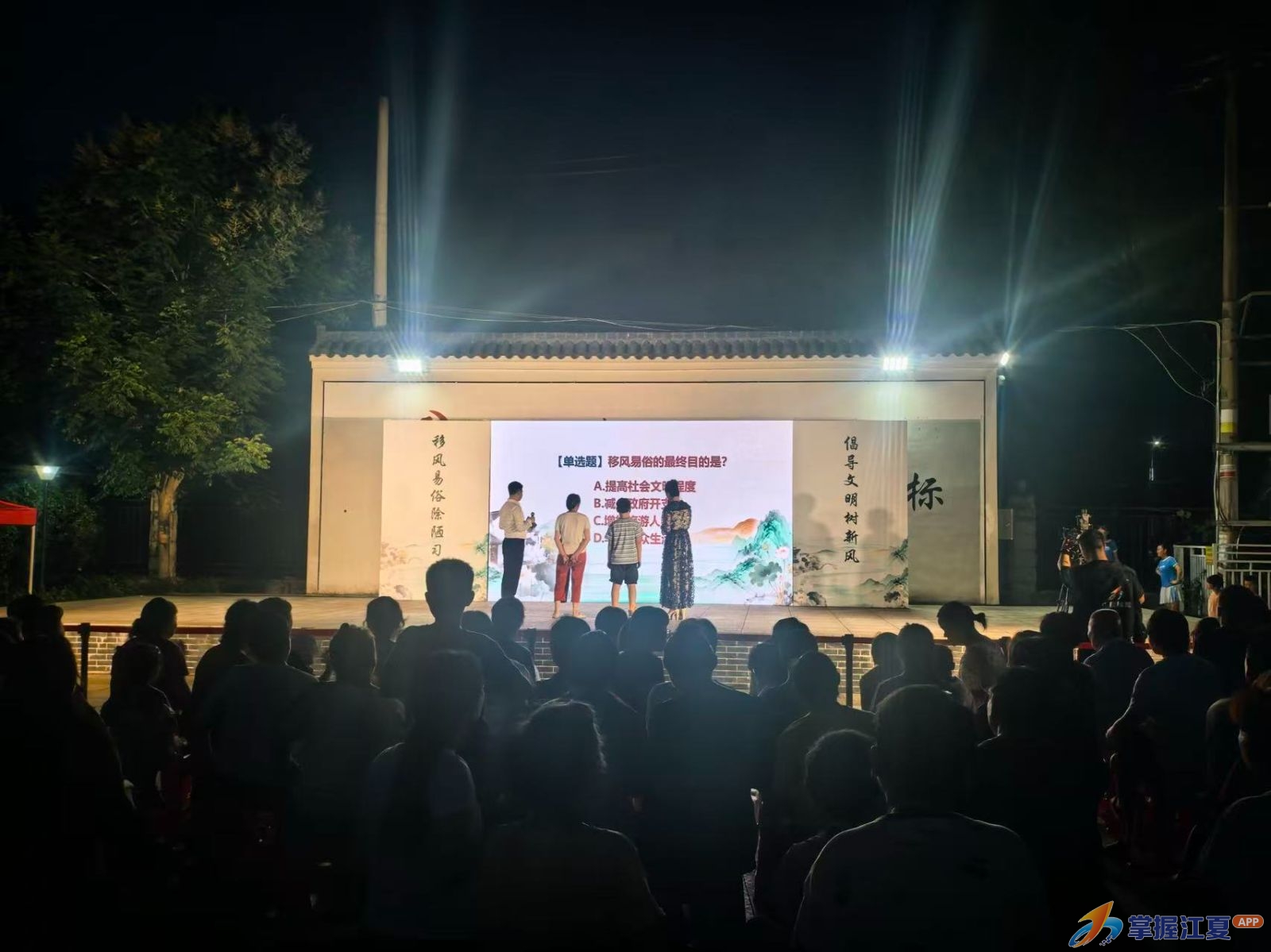 窑韵湖泗传美德 瓷乡奋进筑新风 湖泗街道开展翻牌开奖主题文明活动