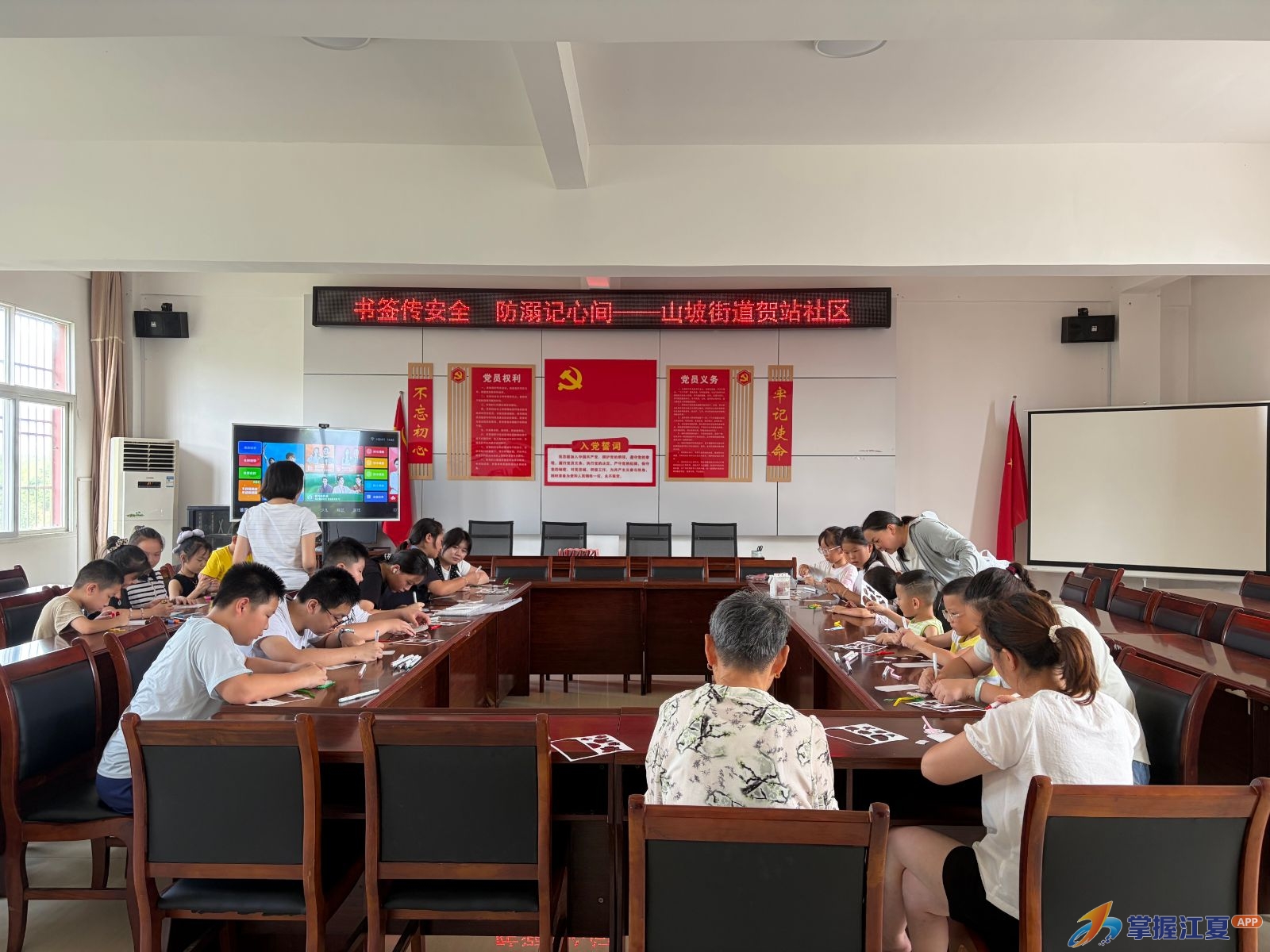 书签传安全，防溺记心间——贺站社区开展防溺水主题活动