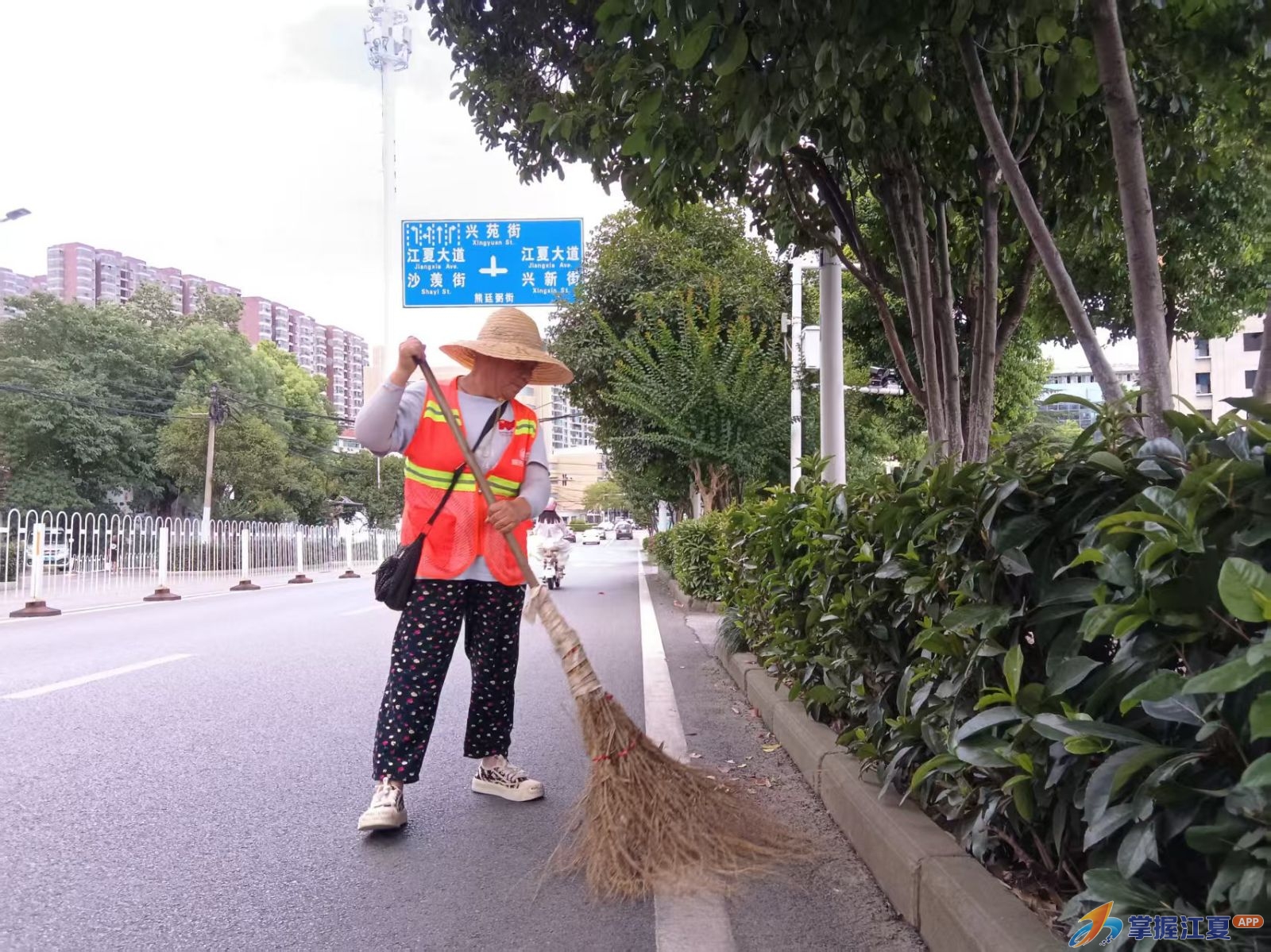暖心！环卫师傅拾金不昧 十年坚守擦亮城市文明底色