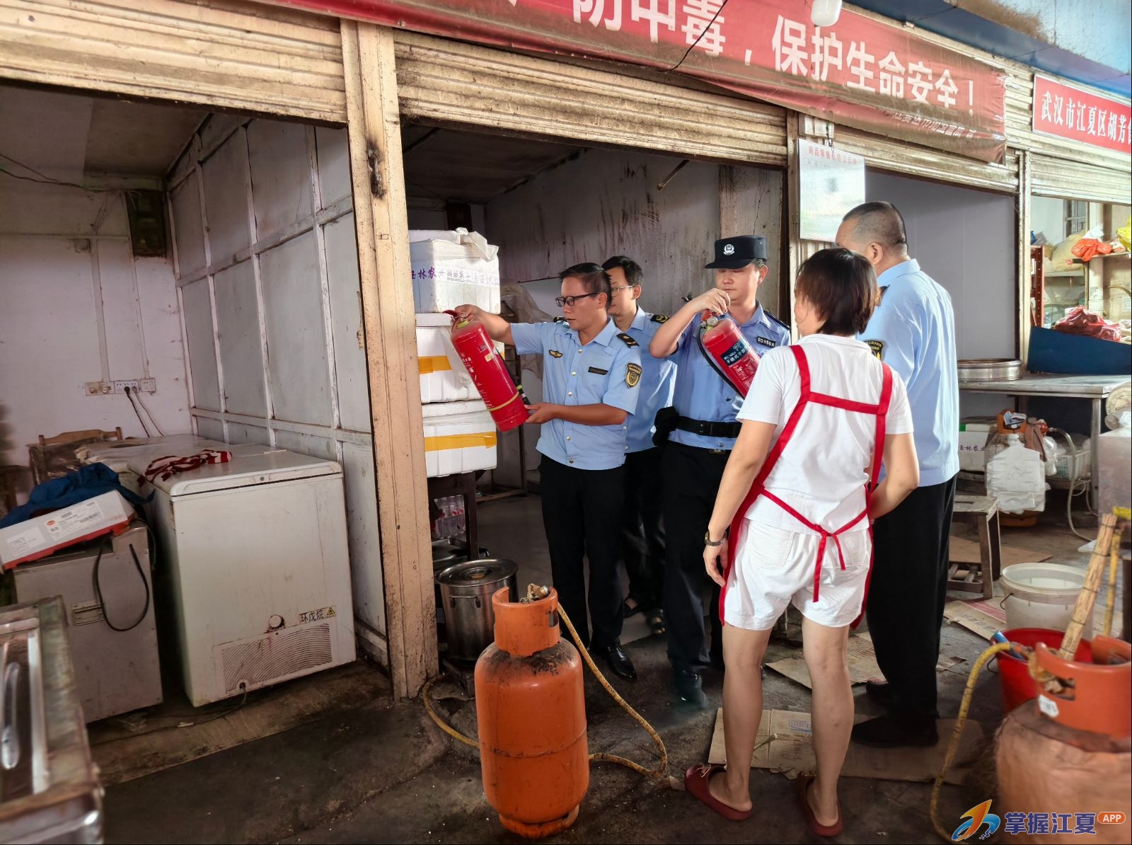 城管进社区 法泗街多部门联动筑牢民生安全防线