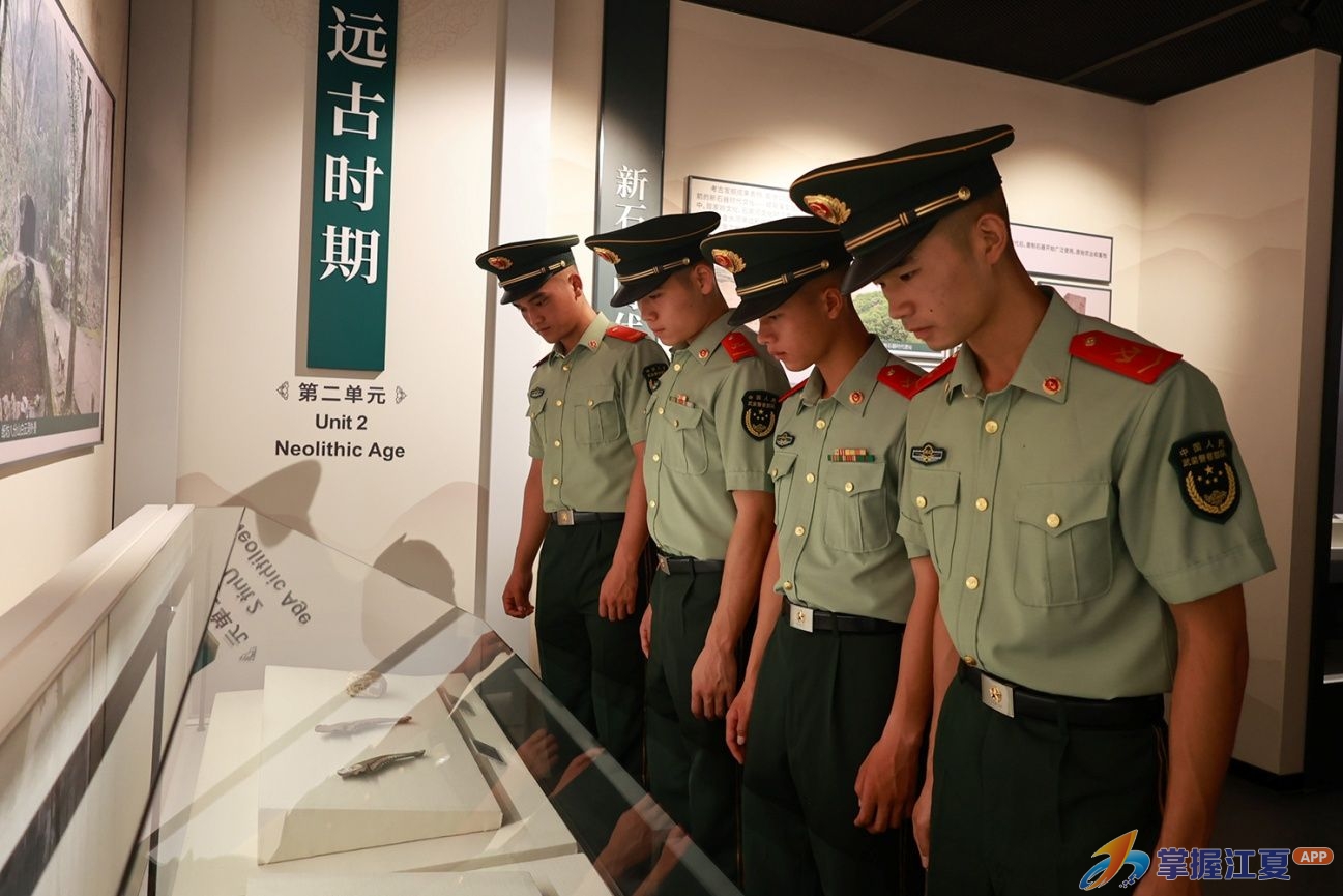 文化科普行 温情暖军营——武警官兵走进江夏文博场馆邂逅文脉书香