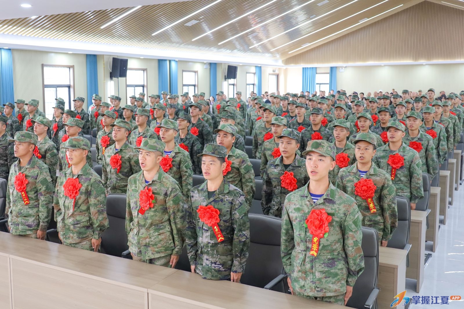 逐梦军营担使命 金秋送兵启新程  ——江夏区举行2026年下半年新兵欢送暨为立功军人家属集体送喜报活动