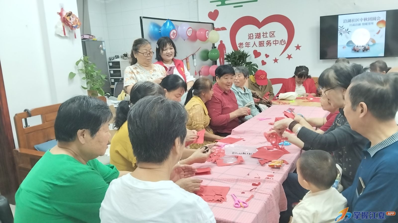 月满沿湖，情暖邻里！沿湖社区中秋团圆会温馨上演