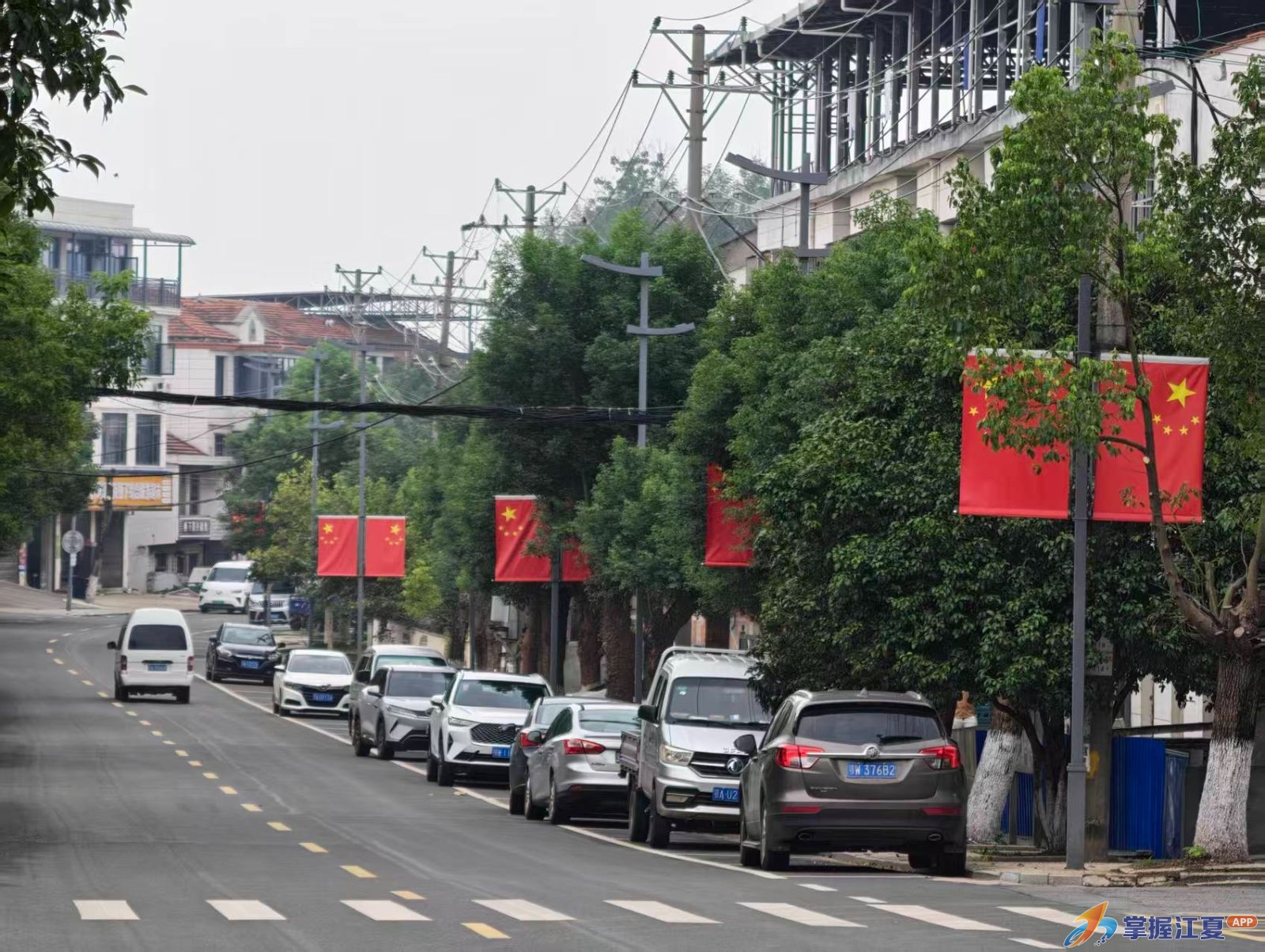 红旗漫卷迎双节 精管细护焕新颜 —— 舒安街做好节日环境保障，喜迎家国团圆