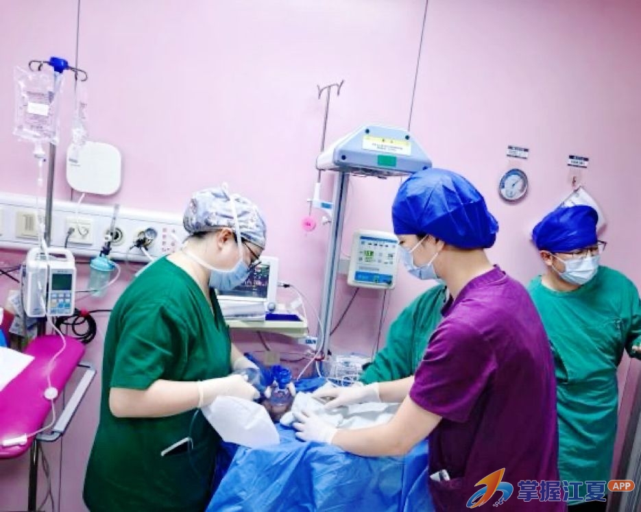 国庆产房生死接力，江夏抢回29周极早产儿