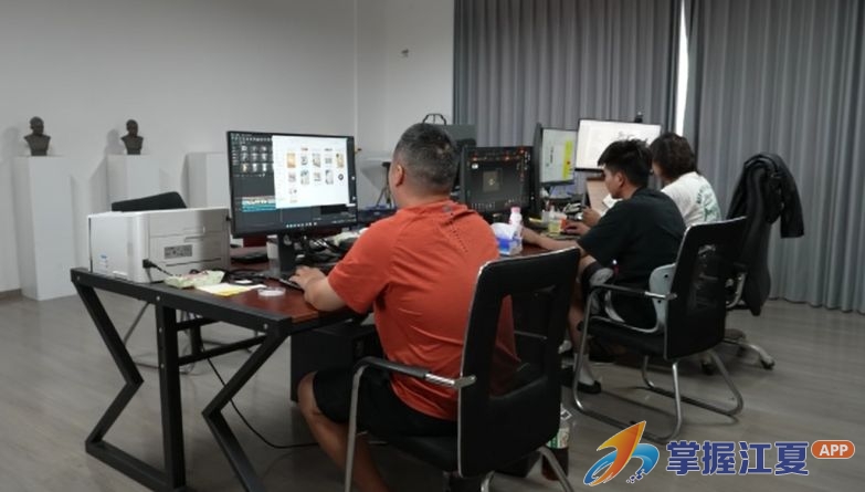 从人物雕塑到宠物纪念品 五里界街这群年轻人闯出新赛道