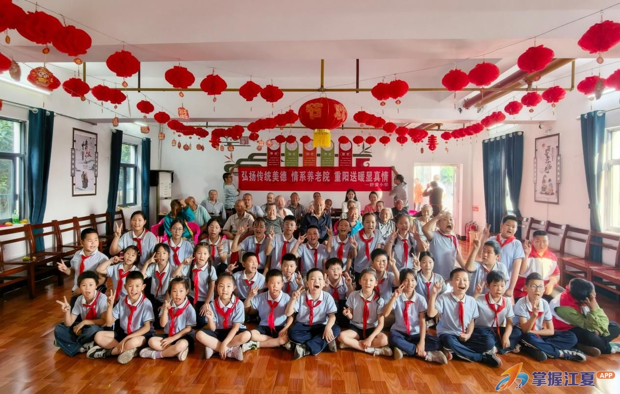 唱红歌、演情景剧、捶背按摩，舒安小学师生走进敬老院温暖过重阳