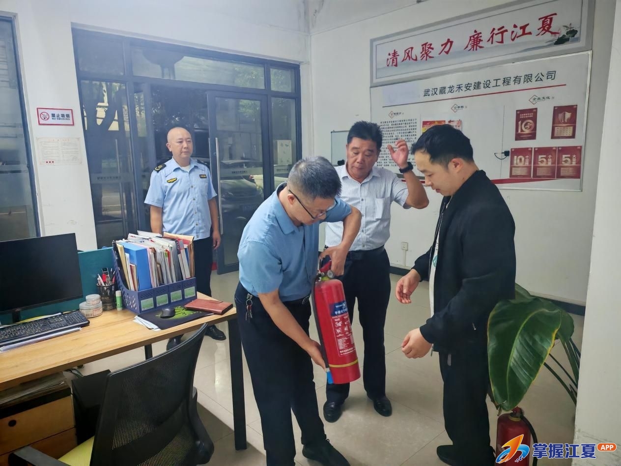 舒安街综合执法中心积极开展“城管进社区”行动
