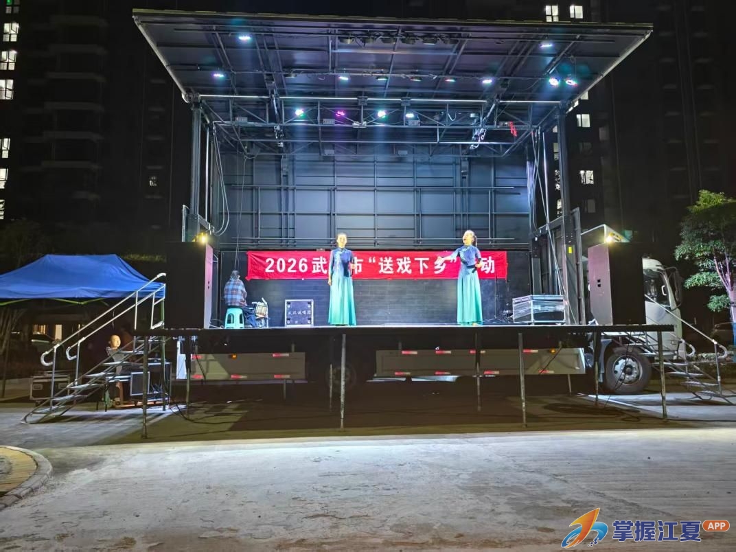 曲艺进社区 好戏暖民心