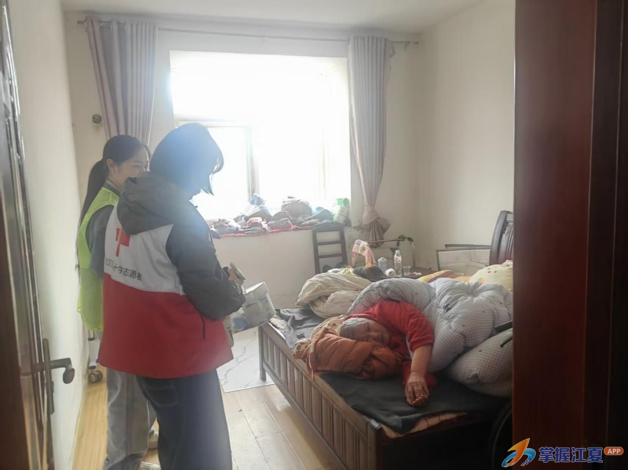 上门体检暖人心！金水卫生院红十字志愿者守护高龄失能老人健康